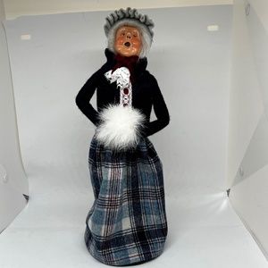 Byers' Choice Grandma Caroler